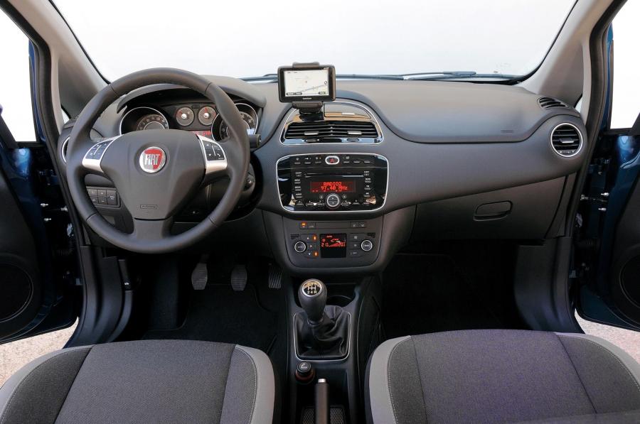  Fiat Punto 5-Door 2012 года  (фото 14 из 30)